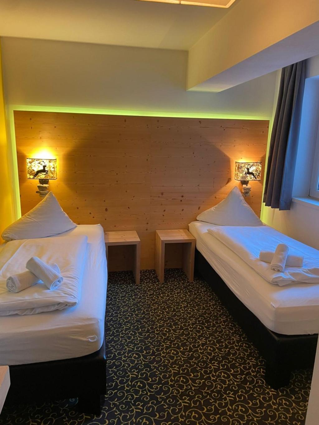 מאיירהופן Partyhouse Harakiri Stay Different 60 Seconds To Mountains! Free Parking! Self Check-In מראה חיצוני תמונה