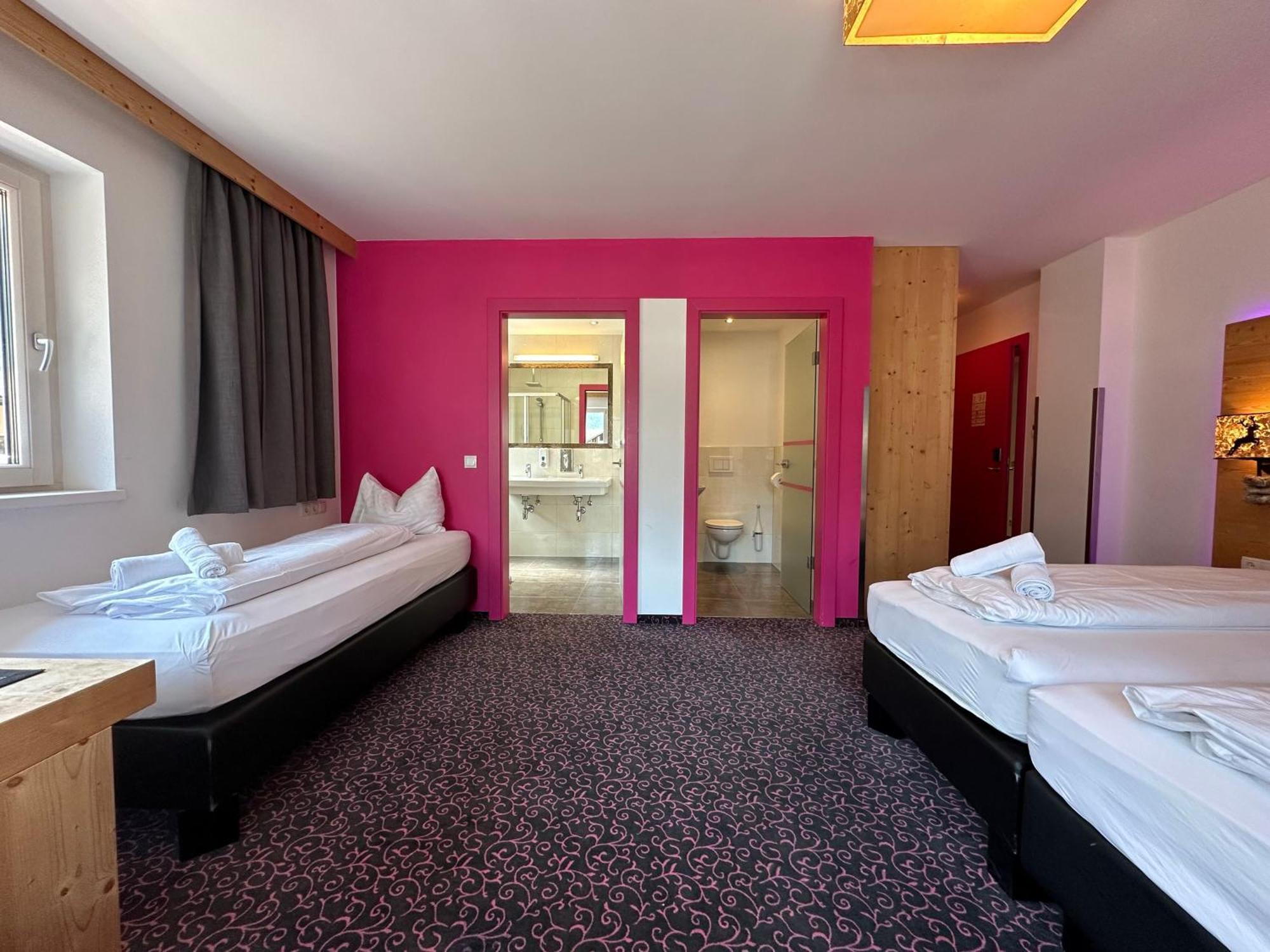 מאיירהופן Partyhouse Harakiri Stay Different 60 Seconds To Mountains! Free Parking! Self Check-In מראה חיצוני תמונה
